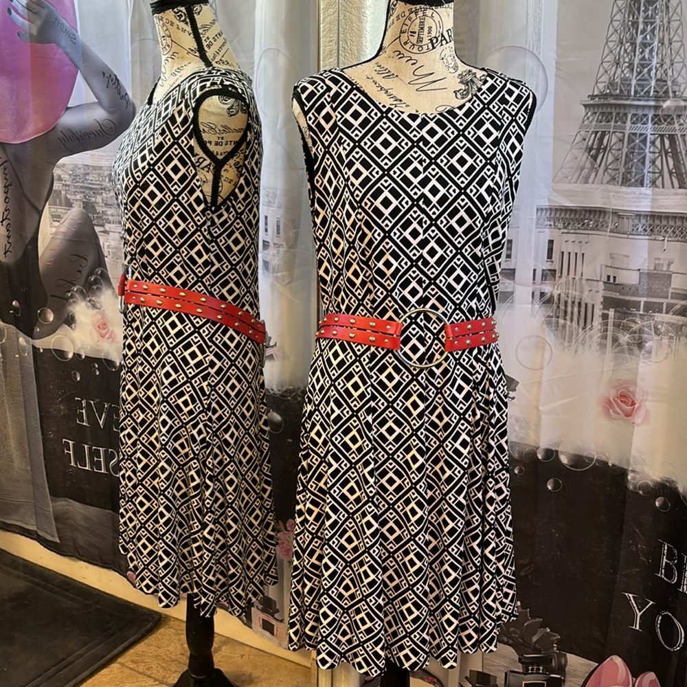 Jessica Howard Black and White Sleeveless Dress